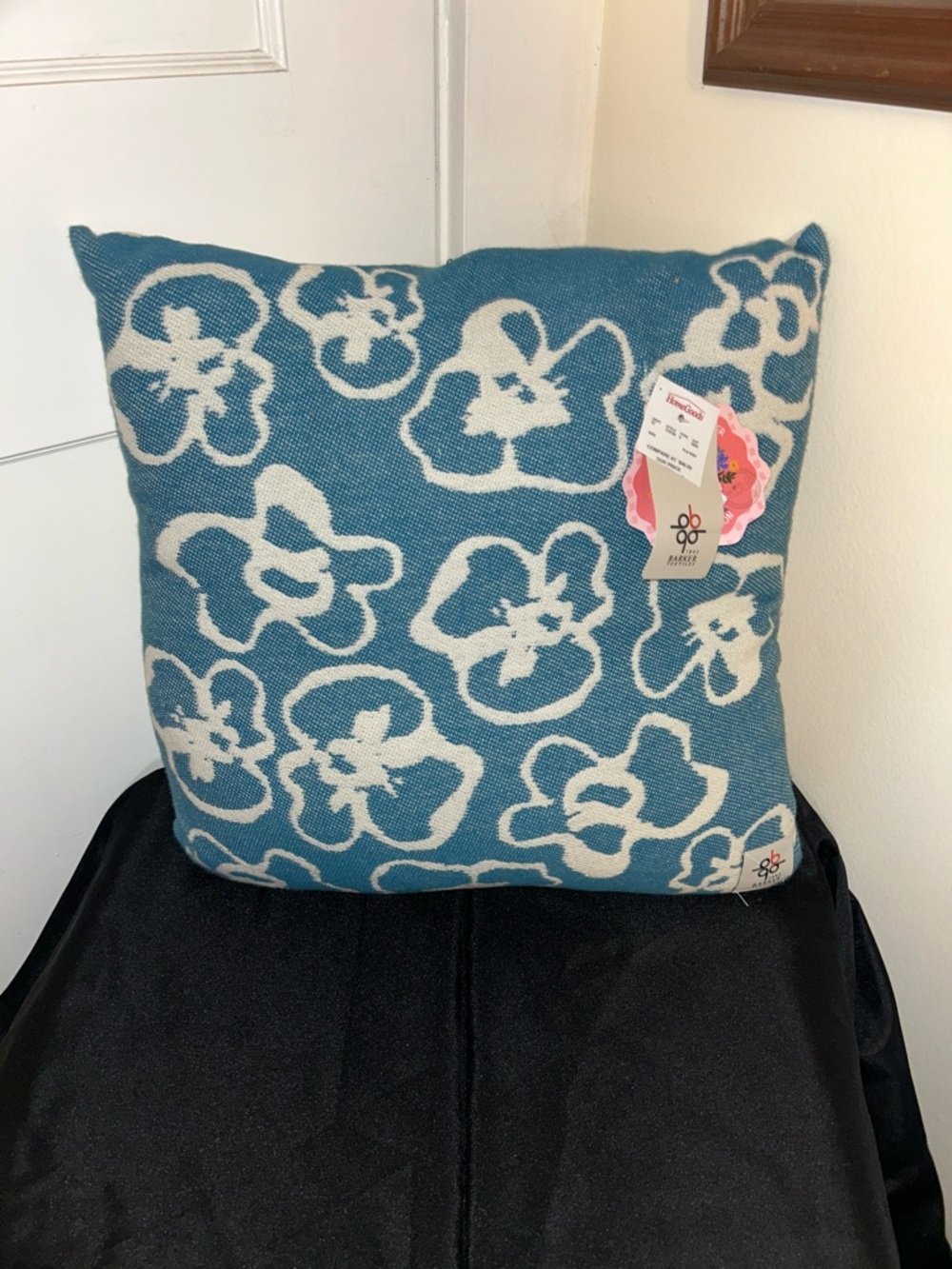 Parker HomeGoods Teal and White Floral Throw Pillow - Picture 2 of 6